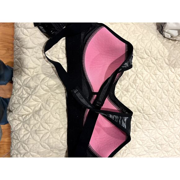 PINK Active Camo Mesh Sports Bra Criss Cross Back EUC - Picture 4 of 9